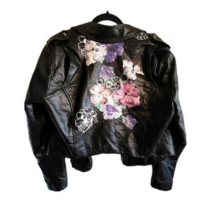 Torrid Size 00 Vegan Leather Moto Jacket Zippers Purple Floral Back Accent